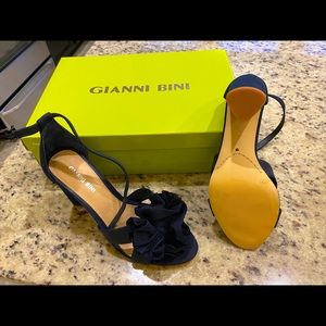 Classic Navy Gianni Bini